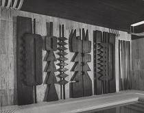 Rajmund Müller – Účelové zariadenie vlády SSR v Trenčianskych Tepliciach. Plastika na stene v interiéri. 