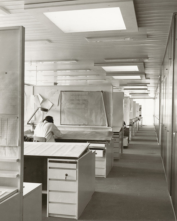 Eduard Šutek, Rajmund Müller – Veľkopriestorový ateliér Drupro. Detail interiéru s chodbou