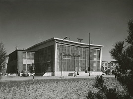 Vojtech Fifik, Rajmund Müller – Železničná stanica v Bratislave - Novom Meste. Celkový pohľad z ľavej strany. 