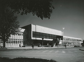 Valéria Triznová, Rajmund Müller – Autobusová stanica v Bratislave. Exteriér. 