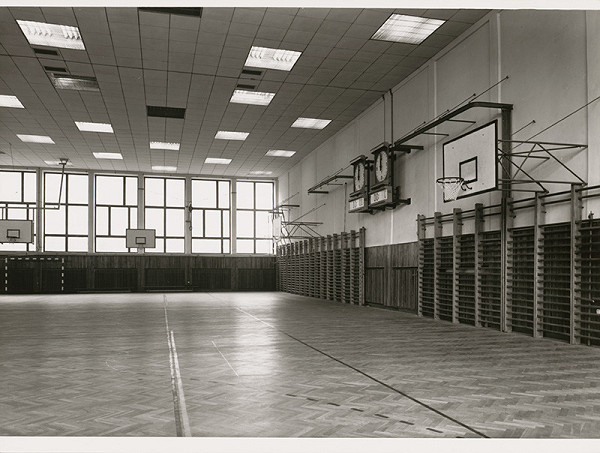 Rajmund Müller – Neznáma budova. Telocvičňa.