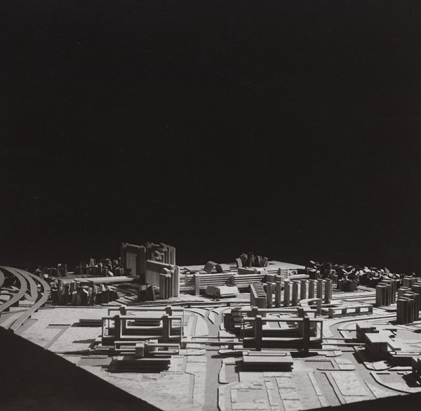 Rajmund Müller – Budovy a areál Ekonomickej univerzity v Bratislave. Súťažný model.  