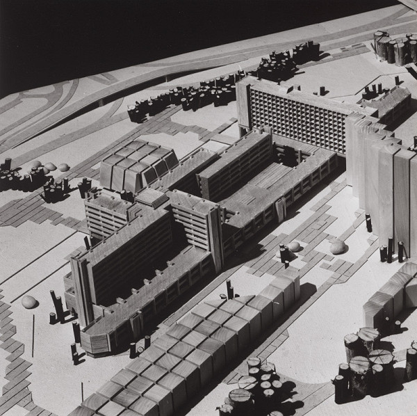 Rajmund Müller – Budovy a areál Ekonomickej univerzity v Bratislave. Súťažný model.  