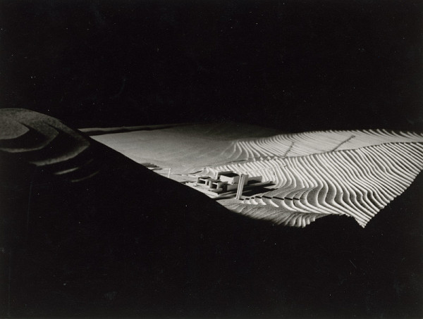 Ferdinand Milučký – Krematórium a urnový háj v Bratislave. Model finálneho návrhu. 