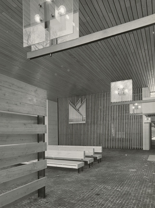 Ferdinand Milučký – Krematórium a urnový háj v Bratislave. Smútočná sieň a chór. 