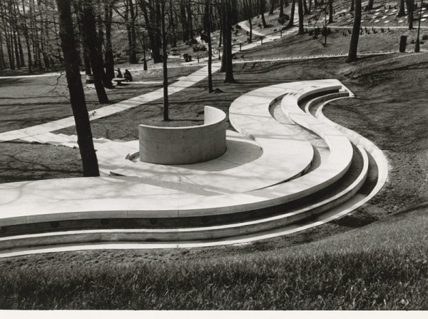 Ferdinand Milučký, M. Mihalovič – Krematórium a urnový háj v Bratislave. Kolumbárium. 