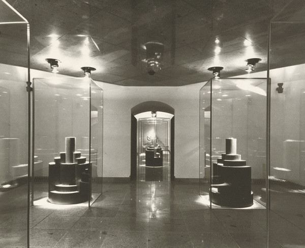 Ferdinand Milučký, Peter Bouda, Ivan Masár, Askold Žáčko – Klenotnica na Bratislavskom hrade. Priehľad spodným podlažím. 