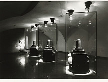 Ferdinand Milučký, Peter Bouda, Ivan Masár, Askold Žáčko – Klenotnica na Bratislavskom hrade. Vitríny na spodnom podlaží. 