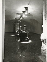 Ferdinand Milučký, Peter Bouda, Ivan Masár, Askold Žáčko – Klenotnica na Bratislavskom hrade. Vitríny na spodnom podlaží. 