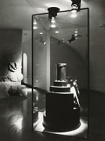 Ferdinand Milučký, Peter Bouda, Ivan Masár, Askold Žáčko – Klenotnica na Bratislavskom hrade. Vitríny na spodnom podlaží. 