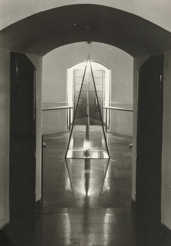 Ferdinand Milučký, Peter Bouda, Ivan Masár, Askold Žáčko – Klenotnica na Bratislavskom hrade. Sklenený ihlan. 