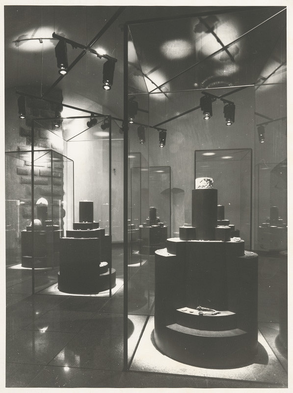 Ferdinand Milučký, Peter Bouda, Ivan Masár, Askold Žáčko – Klenotnica na Bratislavskom hrade. Vrchná miestnosť. 