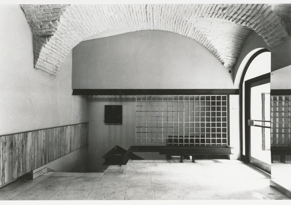 Ferdinand Milučký – Vináreň Veľkí Františkáni v Bratislave. Vstup. 