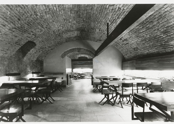 Ferdinand Milučký – Vináreň Veľkí Františkáni v Bratislave. Interiér. 