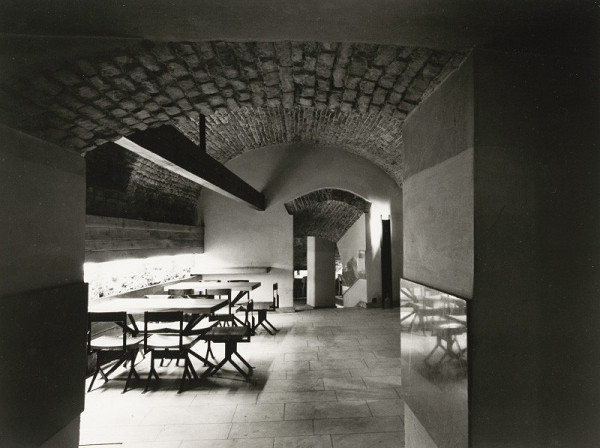 Ferdinand Milučký – Vináreň Veľkí Františkáni v Bratislave. Interiér. 