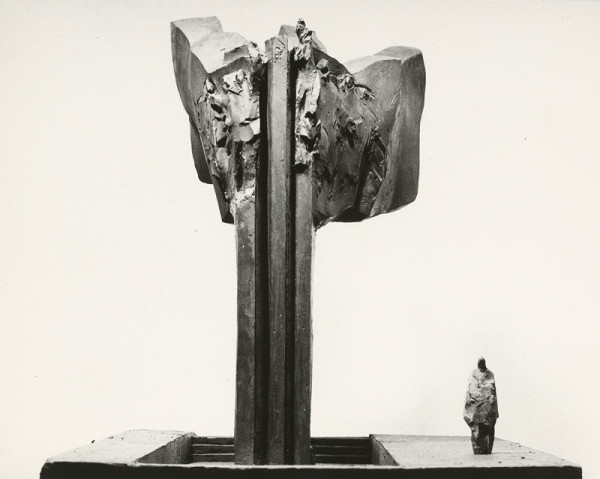 Ferdinand Milučký, Neznámy autor – Pamätník SNP v Bratislave. Sádrový model figuratívnej plastiky. 