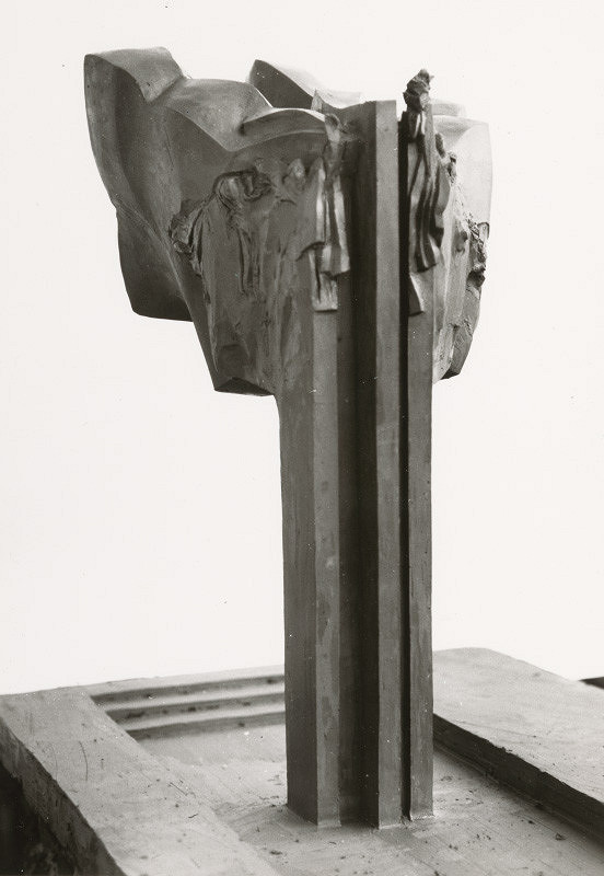 Ferdinand Milučký, Neznámy autor – Pamätník SNP v Bratislave. Sádrový model figuratívnej plastiky. 