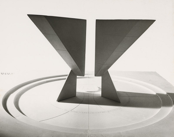 Ferdinand Milučký, Neznámy autor – Pamätník SNP v Bratislave. Sádrový model geometrickej plastiky. 