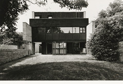 Ferdinand Milučký, Júlia Kunovská – Vlastný rodinný dom v Bratislave. Čelný pohľad. 