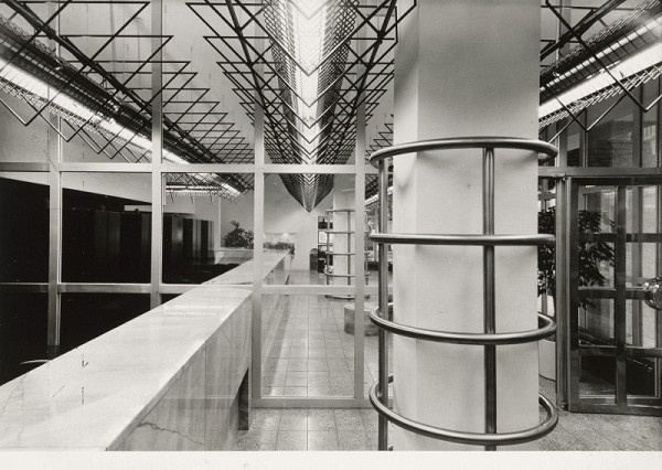 Ferdinand Milučký – Cestovná kancelária Tatratour na Františkánskom námestí v Bratislave. Interiér. 