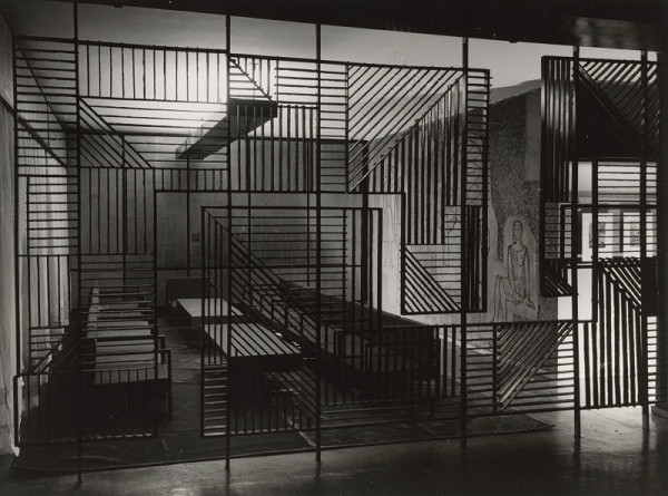 Ferdinand Milučký, Rajmund Müller – Dom knihy na Krížnej ul. v Bratislave. Detail deliacej mreže. 