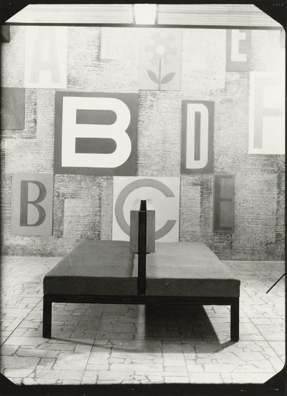 Ferdinand Milučký – Dom knihy na Krížnej ul. v Bratislave. Detail sedačky. 