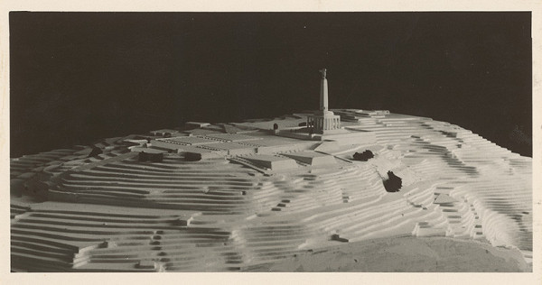 Ján Svetlík – Pamätník na Slavíne v Bratislave. Album vykonávacieho projektu. Pohľad na model. 