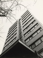 Ferdinand Milučký, Jozef Chovanec, Ivan Cích – Spoločenský dom v Moskve. Fasáda, spodný pohľad. 