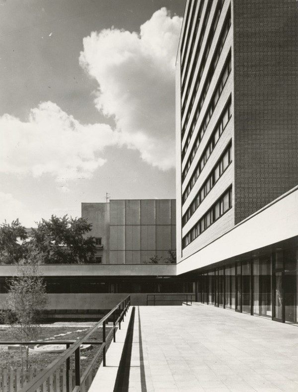 Ferdinand Milučký, Jozef Chovanec – Spoločenský dom v Moskve. Terasa. 