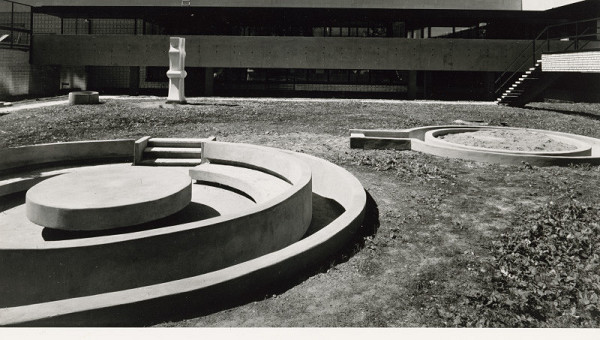 Ferdinand Milučký, Jozef Chovanec – Spoločenský dom v Moskve. Exteriér. 