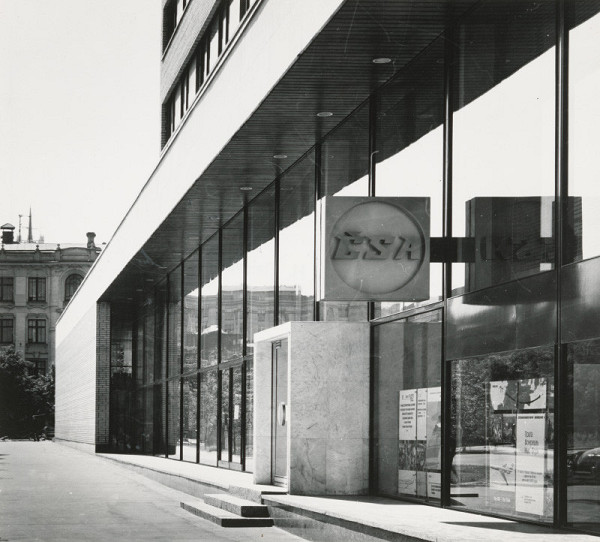 Ferdinand Milučký, Jozef Chovanec, Hilda Fialová – Spoločenský dom v Moskve. Vstupný portál. 