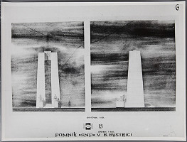 Ladislav Beisetzer, Neznámy autor – Súťaž na pomník SNP na Bánoši v Banskej Bystrici. Perspektíva exteriéru: čelný a bočný pohľad (M1:50), pôdorys (M1:200) 