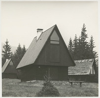 Ján Sturmayr – Senník. Zrekonštruovaný a pôvodný senník. 