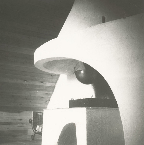 Ján Sturmayr – Senník. Krb vo vlastnom senníku na Podbanskom. Bočný pohľad - detail. 