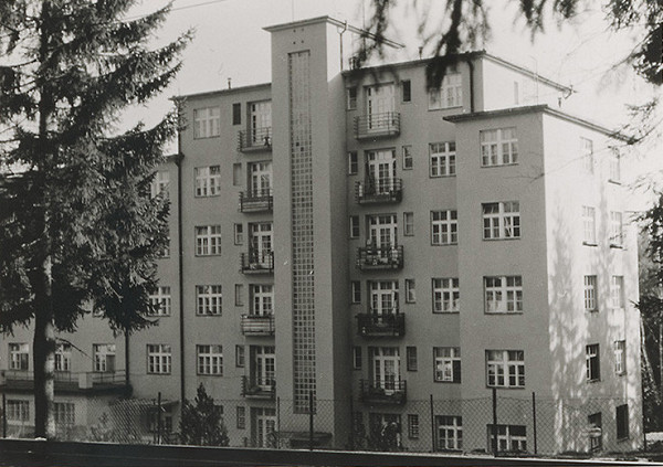 Milan Michal Harminc – Sanatórium Dr. Szontágha v Novom Smokovci. Severná fasáda prístavby. 