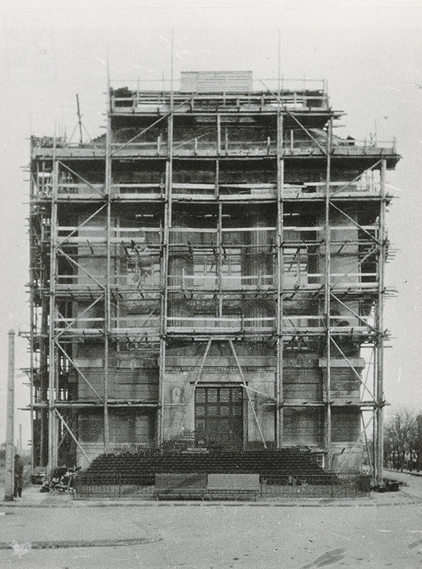 Milan Michal Harminc – Slovenské národné múzeum v Bratislave. Vstupné priečelie počas stavebných prác 