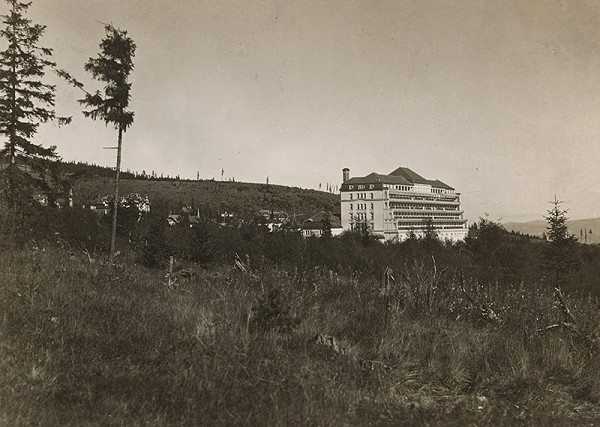 Milan Michal Harminc – Sanatórium Dr. Szontágha v Novom Smokovci. Diaľkový pohľad z juhozápadu.