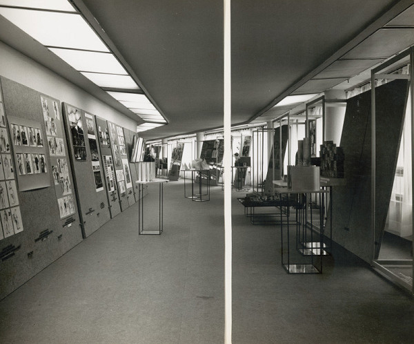 Vojtech Vilhan – Album fotografickej dokumentácie. Výstava celoslovenskej scénografie v roku 1982.  