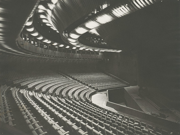 Ferdinand Konček, Iľja Skoček, Ľubomír Titl, Neznámy autor, Marta Skočková – Dom odborov, techniky a kultúry (Istropolis) Bratislava. Pohľad do veľkej sály. 