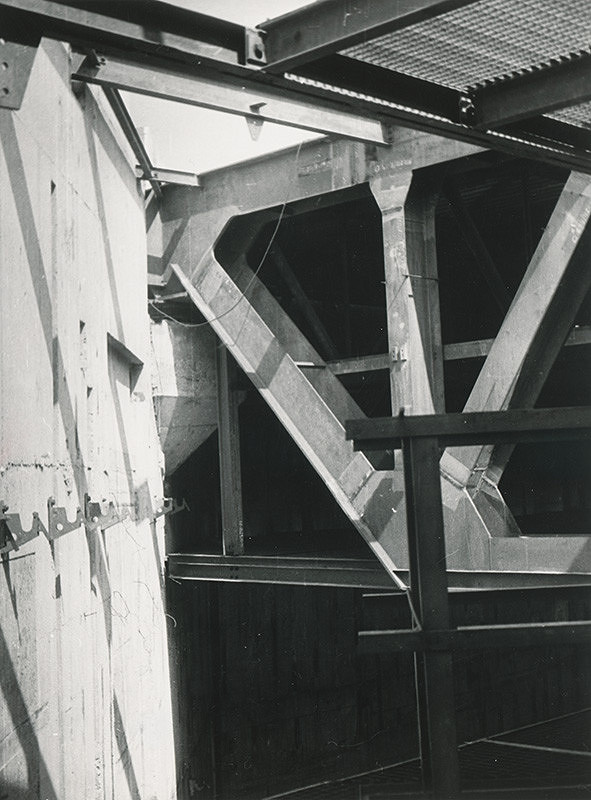 Ferdinand Konček, Iľja Skoček, Ľubomír Titl, O. Jaburkova – Výstavba Domu odborov, techniky a kultúry (Istropolis) Bratislava. Detail nosnej konštrukcie.  