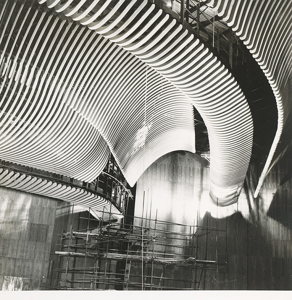 Ferdinand Konček, Iľja Skoček, Ľubomír Titl, Ivan Hoffman – Výstavba Domu odborov, techniky a kultúry (Istropolis) Bratislava. Inštalovanie stropu vo veľkej sále. 