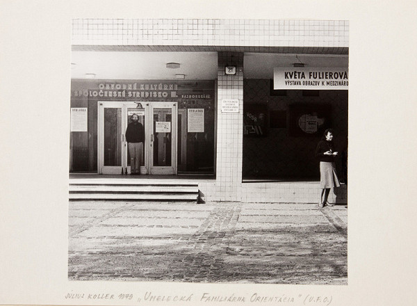 Július Koller – Umelecká familiárna orientácia (U.F.O.) (Obkass III.) 