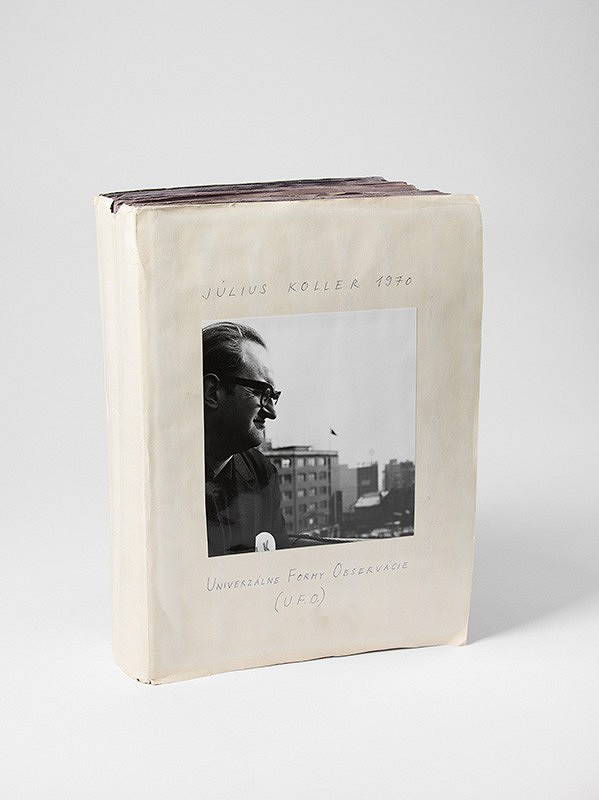 Július Koller – Univerzálne formy observácie  (U.F.O.) 