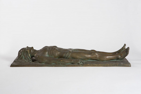 Nemecký sochár z roku 1925 – Ležiaci mužský akt - štúdia k náhrobnému pomníku 