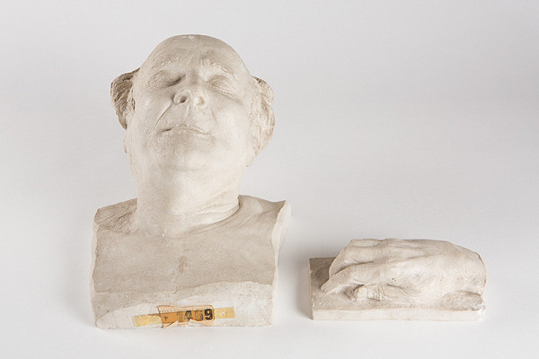 Alina Ferdinandy – Posmrtná maska a ruka národného umelca Janka Alexyho 
