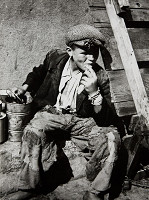 Štefan Tamáš – Pred domom I. 