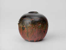 Eva Trachtová – Malá vázička s plastickým dekorom 