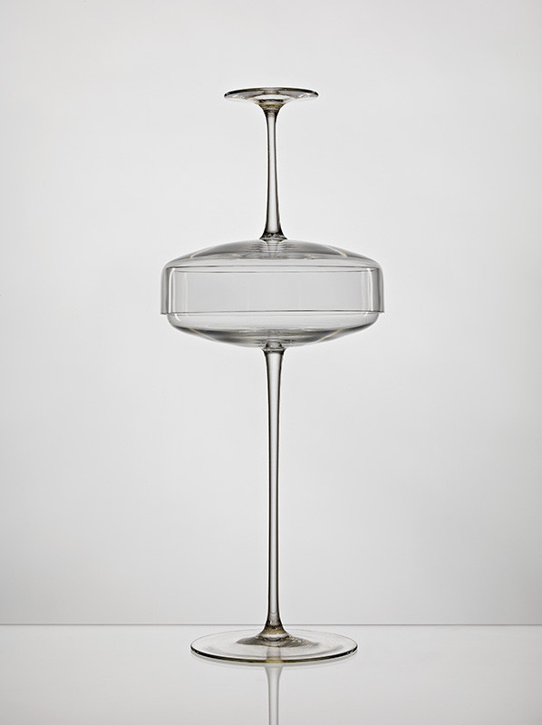 Karol Hološko. Dóza sklenená miskovitá vysoká, 1962. Slovenská národná galéria.