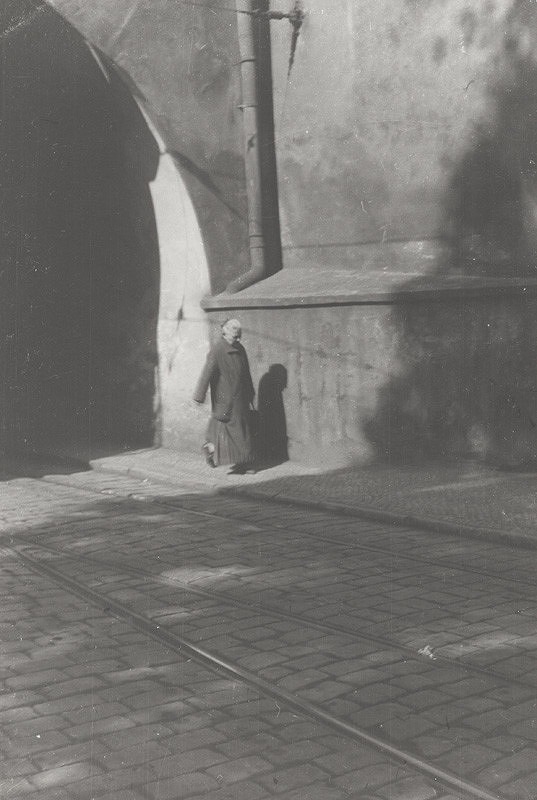 Ladislav Kožehuba – Pouličné scény. Chodci a tiene 1. 