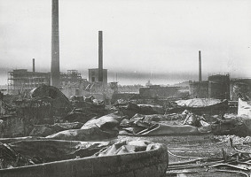 Pavol Poljak – Bratislava. Rafinéria Apollo a prístav po bombardovaní I. 